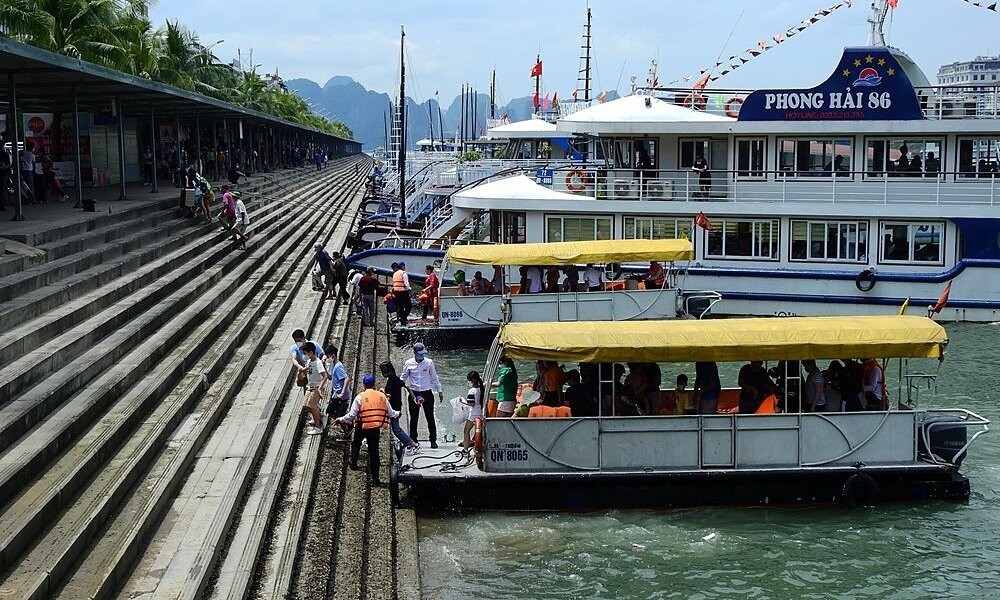 Tourists visit Ha Long Bay in Quang Ninh Province on cruise ships, April 30, 2021. Photo by VnExpress/Minh Cuong.