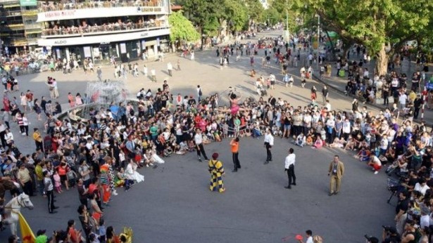 Hà Nội cấm tập trung quá 10 người nơi công cộng