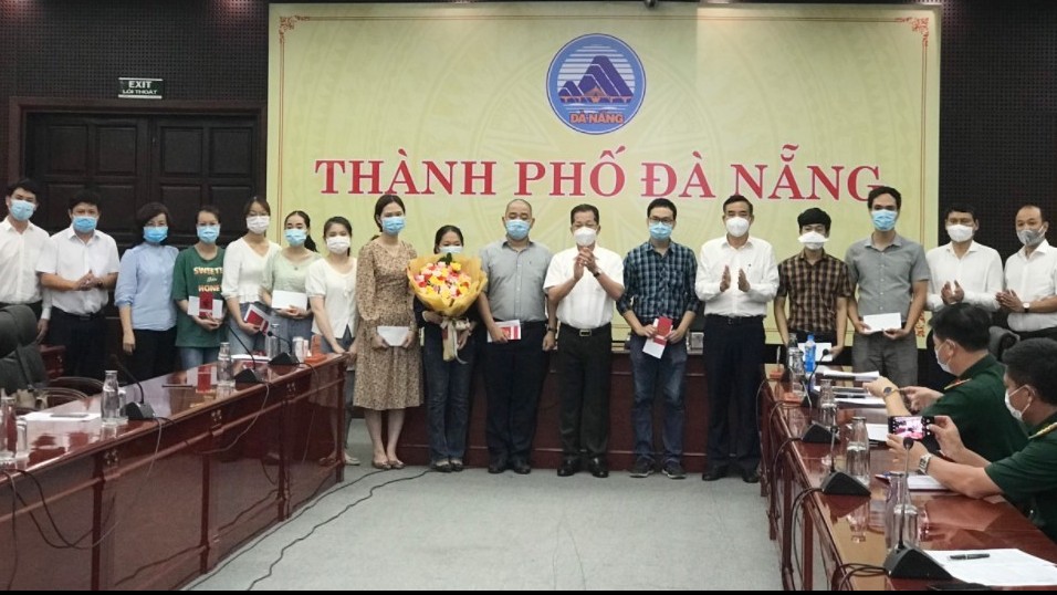 Đà Nẵng đưa đoàn y bác sĩ tinh nhuệ ra Bắc Giang chống dịch