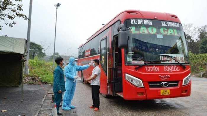 Lào Cai lập chốt kiểm dịch tại các cửa ngõ giao thông ra vào địa phương để thực hiện khai báo y tế, kiểm soát Covid-19, ở tỉnh Lào Cai (Ảnh: Quốc Hồng).