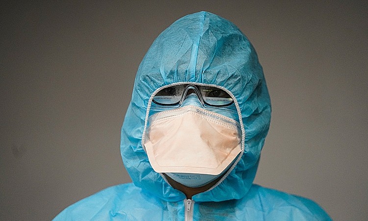 A medical staff in Ho Chi Minh City on June 1, 2021. Photo by VnExpress/Huu Khoa.