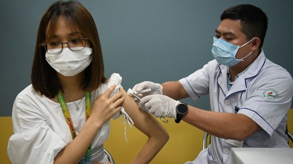 Khảo sát mới nhất, 67% người Việt sẵn sàng tiêm vắc xin Covid-19