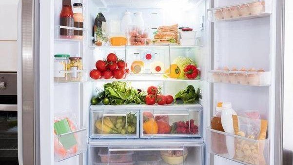 Người phụ nữ bị ung thư dạ dày, 3 loại thực phẩm để lâu trong tủ lạnh này là thủ phạm