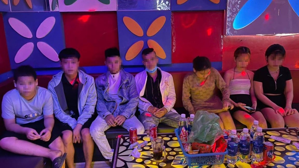 Quang Nam karaoke parlors to be fined after violating social distancing order