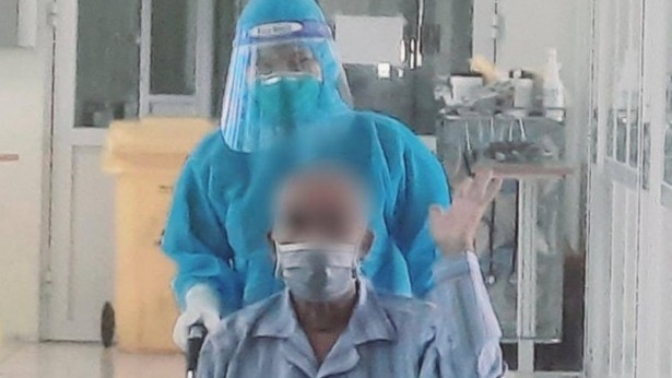 Bệnh nhân nguy kịch thứ 11 tại BV Bệnh nhiệt đới TƯ xuất viện