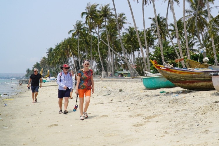 Foreigners are at beach in Mui Ne, Binh Thuan Province, March 2020. Photo by VnExpress/Viet Quoc.