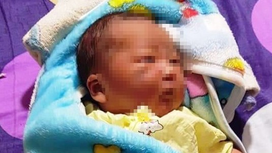 Bé gái sơ sinh bị bỏ rơi trước cổng bệnh viện