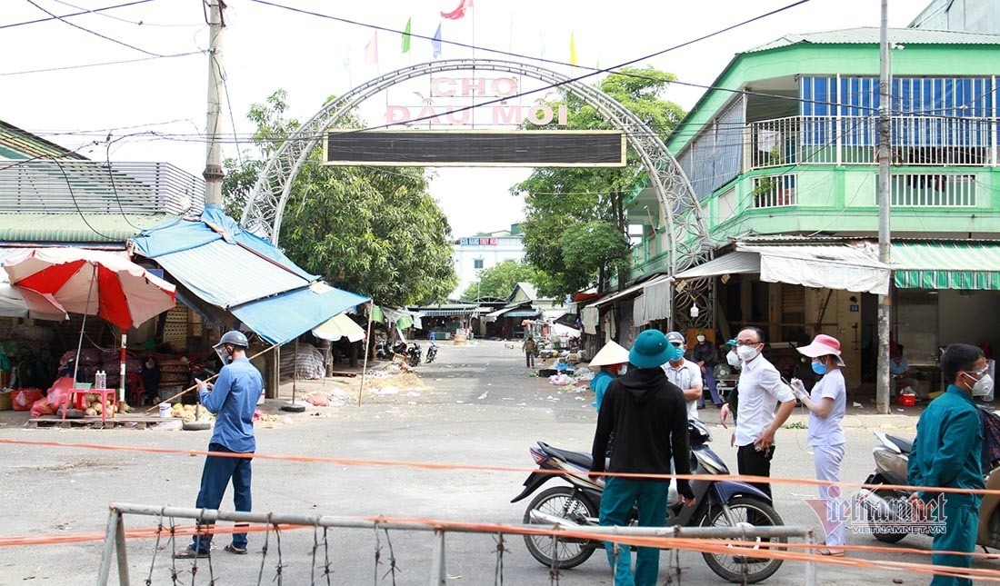 Chợ đầu mối Vinh đến nay có 8 ca nhiễm nCoV bị phong toả - Ảnh: Quốc Huy