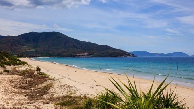 Những bãi biển tuyệt đẹp ở Việt Nam phù hợp với những người mê lướt sóng