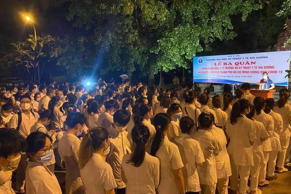 319 Hai Duong medical staff and students set out to help Ho Chi Minh City overnight