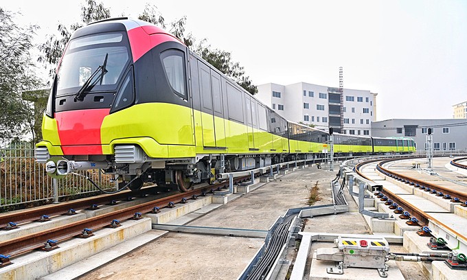 A train of the Nhon–Hanoi Railway Station metro line. Photo by VnExpress/Giang Huy.