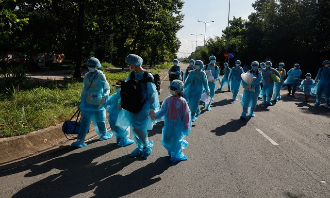 People leaving a centralized facility after completing a 21-day quarantine period in HCMC's Thu Duc City, June 28, 2021. Photo by VnExpress/Huu Khoa.