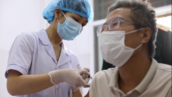 Bắt đầu tiêm vắc xin Nanocovax cho 12.000 tình nguyện viên