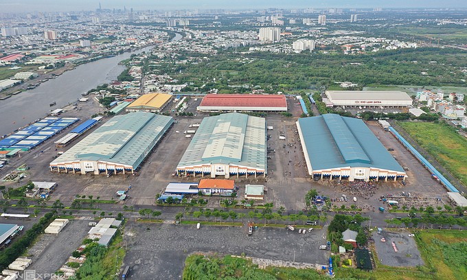 HCMC’s biggest wholesale market, Binh Dien, which has a growing number of Covid-19 cases linked to it, will shut down on Tuesday.