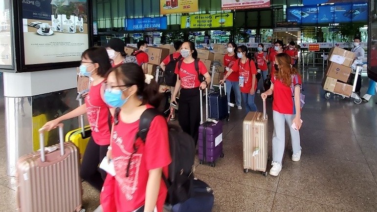 350 cán bộ, sinh viên ĐH Y Hà Nội đến Bình Dương hỗ trợ chống dịch