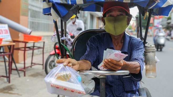 HCMC suspends lottery, takeaway services
