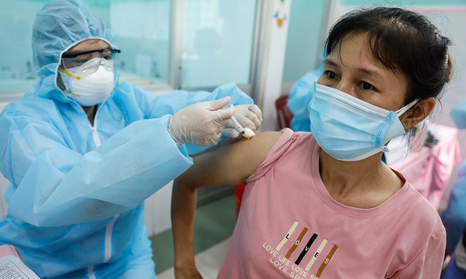 A woman receives a Covid-19 vaccine shot in HCMC, June 21, 2021. Photo by VnExpress/Huu Khoa.