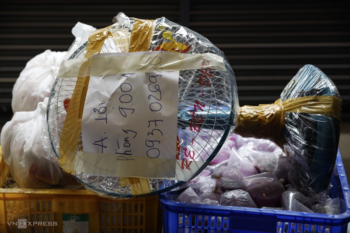 Some household items sent to patients by their relatives.