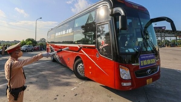Hanoi suspends public transportation to 37 localities