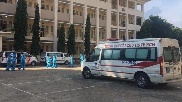 Các bệnh viện dã chiến ở TP.HCM đang thiếu xe cứu thương