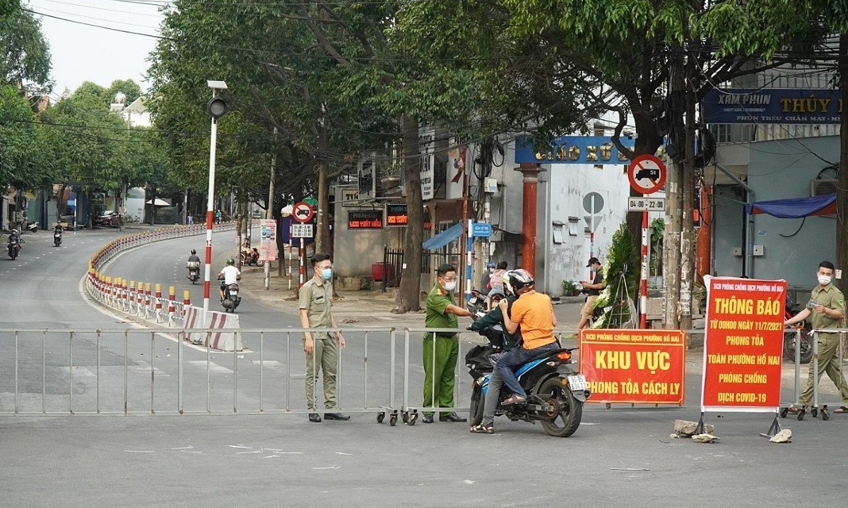 A Covid-19 checkpoint in Bien Hoa Town of Dong Nai Province, July 2021. Photo by VnExpress/Phuoc Tuan