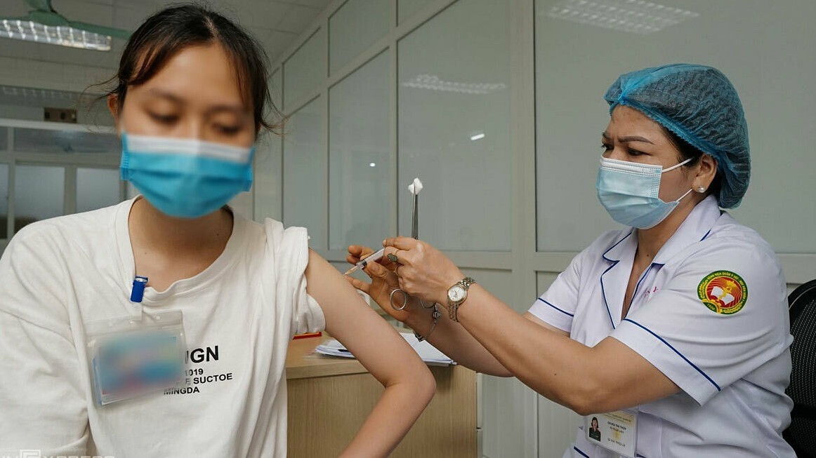 President demands early approval for Vietnam's homegrown Covid vaccine