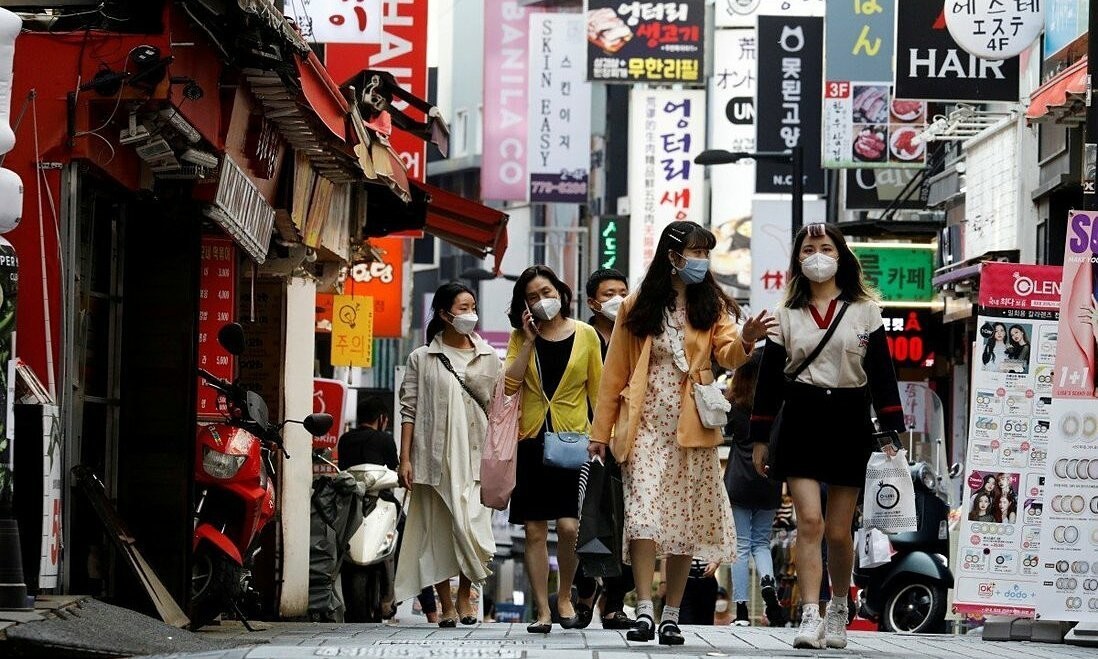 People walk through the Myeongdong shopping district of South Korean capital Seoul in May, 2021. Photo by Reuters.