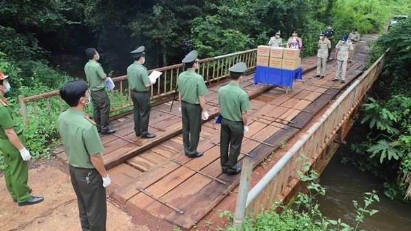 Vietnamese, Cambodian police enhance ties amidst COVID-19