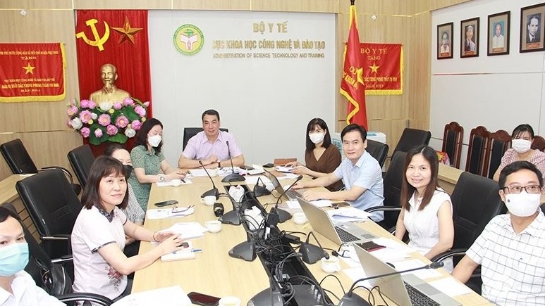 Vietnam consults experts on developing homegrown COVID-19 vaccines