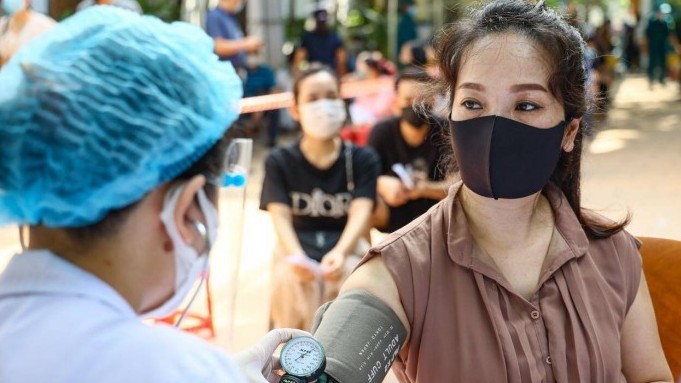 Hà Nội: Một ngày có hơn 200 người khai ho sốt, chờ được xét nghiệm Covid-19