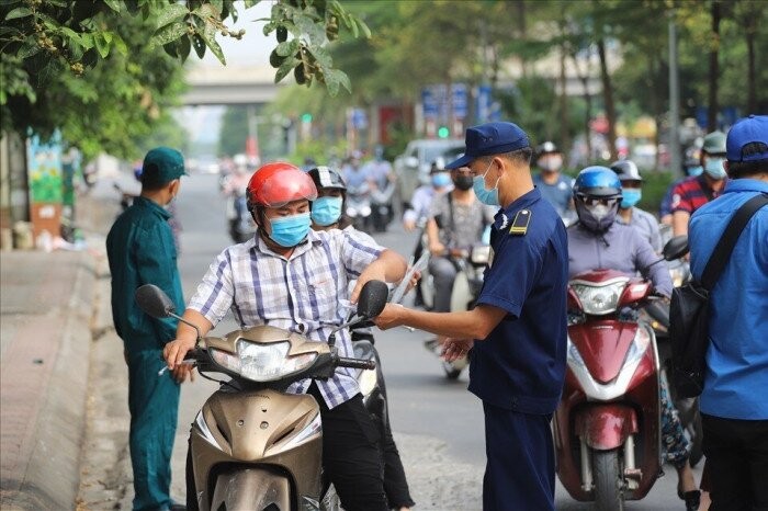 UBND TP Hà Nội yêu cầu kiểm soát chặt Giấy đi đường của người dân trong những ngày giãn cách xã hội