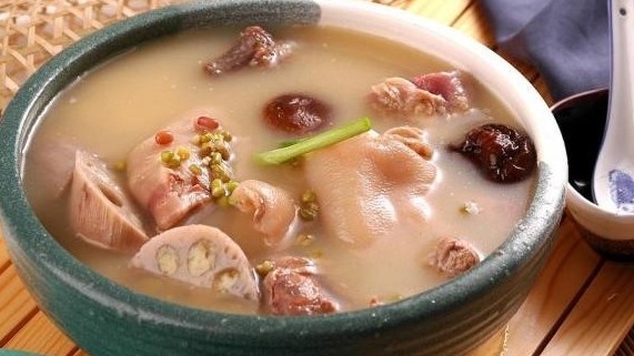 Lotus root soup – A tasty and healthy appetizer