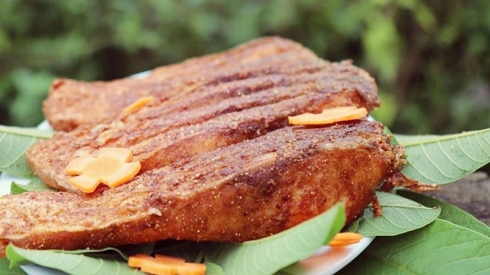 Raw fish fermented with maize powder: A mouthwatering dish in Vinh Phuc province.