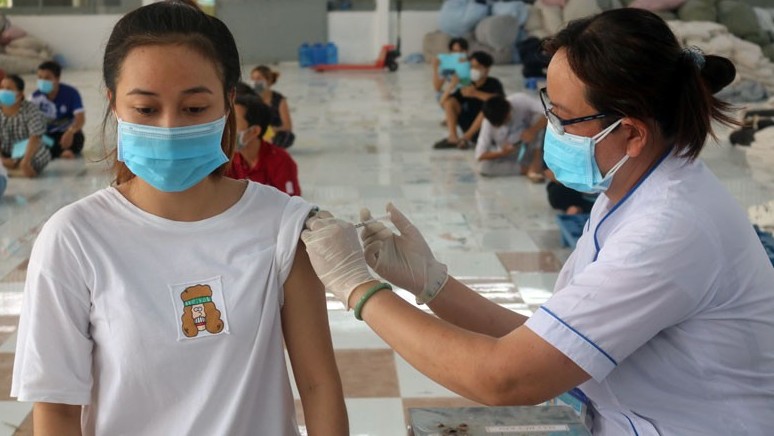Trà Vinh tiêm vaccine phòng Covid-19 cho hơn 30 nghìn công nhân, lao động