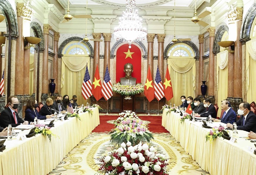 President Nguyen Xuan Phuc receives US Vice President Kamala Harris (Photo: VNA)