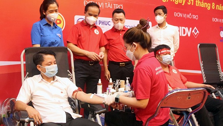 Gần 1.000 người tham gia ngày hội hiến máu tại Tuyên Quang