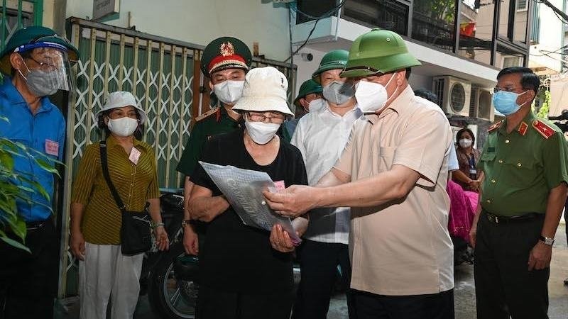 Hanoi Party chief inspects blockaded area in Dong Da District