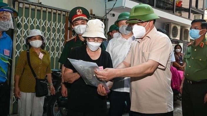 Hanoi Party chief inspects blockaded area in Dong Da District
