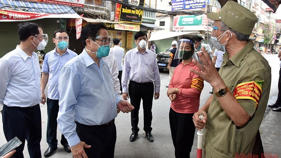 Thủ tướng thị sát điểm nóng về dịch Covid-19 tại quận Thanh Xuân