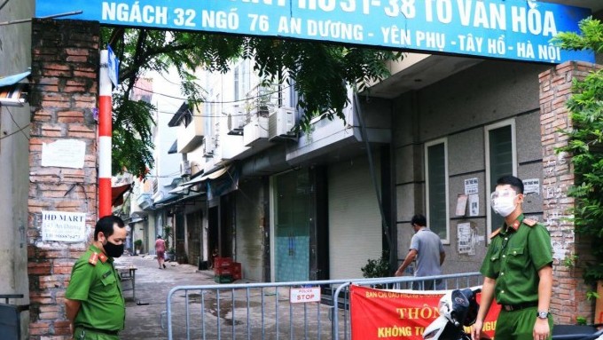 Hà Nội: Quận Tây Hồ tạm phong tỏa khu dân cư hơn 4.000 dân có ca Covid-19