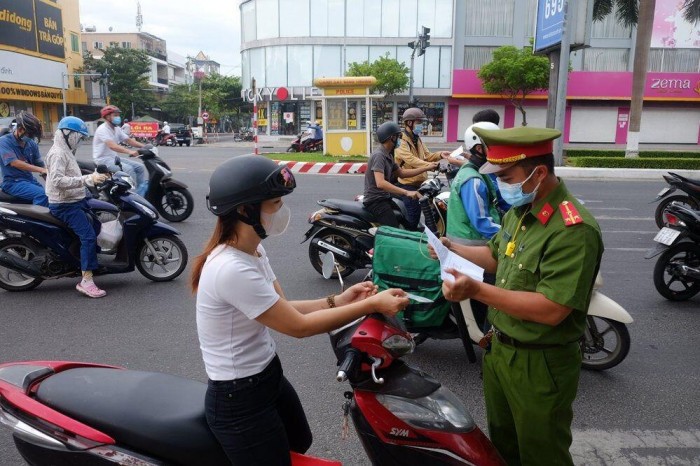 UBND TP Hà Nội yêu cầu kiểm soát chặt việc đi lại của người dân