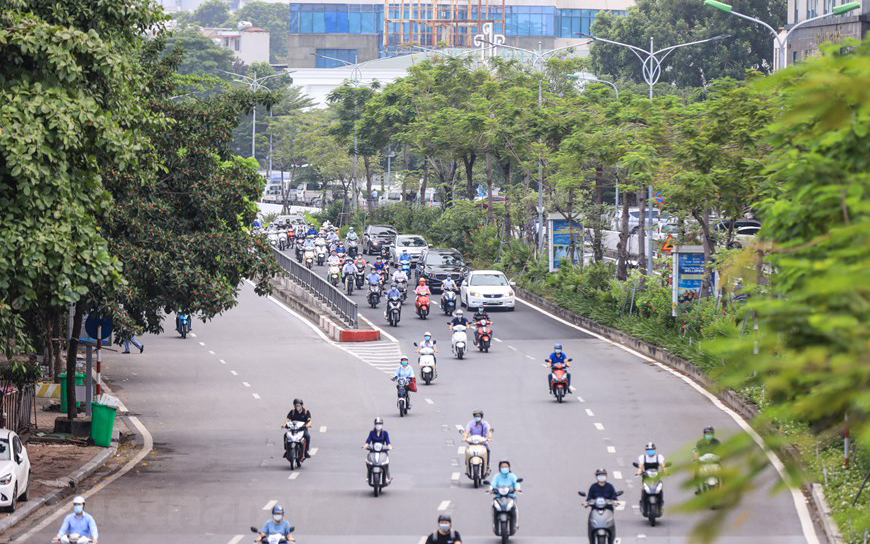 Giao thông ở Hà Nội nhộn nhịp trong ngày đầu dỡ bỏ 39 chốt kiểm soát
