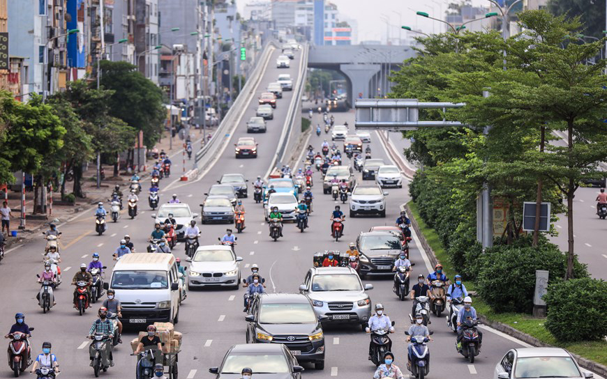 Giao thông ở Hà Nội nhộn nhịp trong ngày đầu dỡ bỏ 39 chốt kiểm soát