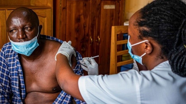 Các tổ chức quốc tế kêu gọi chia sẻ vaccine Covid-19 cho các nước nghèo