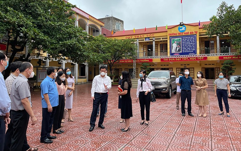 Lãnh đạo tỉnh Hải Dương kiểm tra công tác phòng, chống dịch Covid-19 tại Trường THCS Ngô Gia Tự (TP Hải Dương).