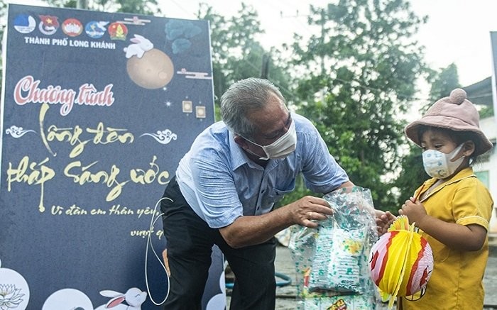 Efforts made to bring a happy Mid-autumn festival to children amid COVID-19