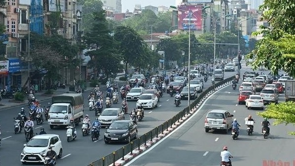 Hanoi bustles again as social distancing restrictions eased