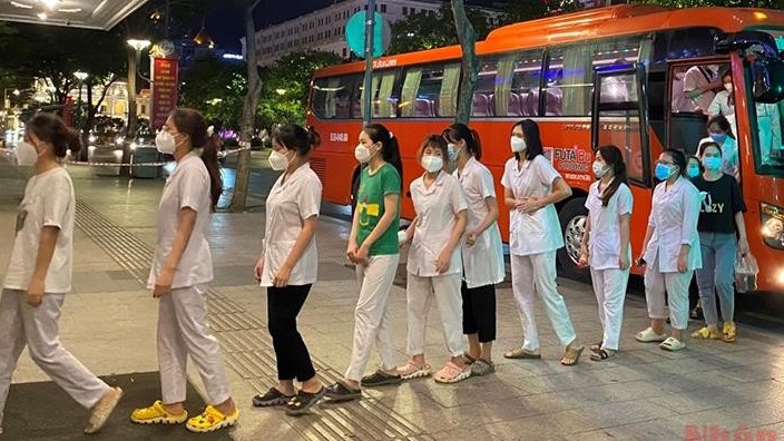 TP Hồ Chí Minh tiếp tục đón 1.500 y, bác sĩ vào hỗ trợ chống dịch