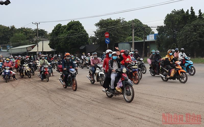 Bình Phước hỗ trợ hàng nghìn người di chuyển qua địa bàn