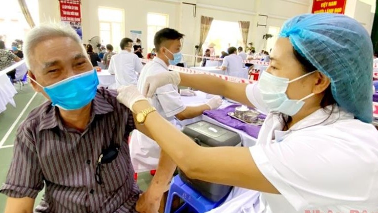 Huyện đảo Cô Tô hoàn thành tiêm vaccine mũi 2 phòng Covid-19